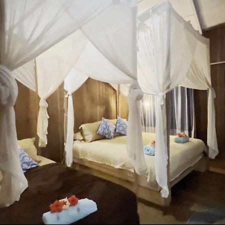 Mentawai Surf Camp Hotel Muarasiberut Buitenkant foto