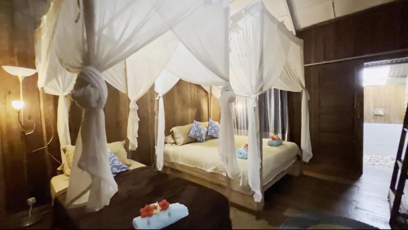 Mentawai Surf Camp Hotel Muarasiberut Buitenkant foto